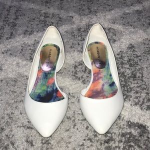 White madden girl flats! Size 6!